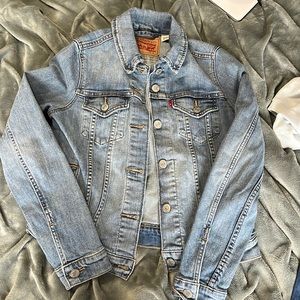 levi’s small jean jacket